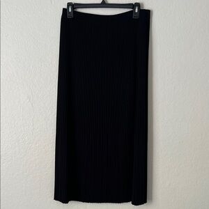 Like New! Exclusively Misook Pleated Midi Skirt Black in Size XS